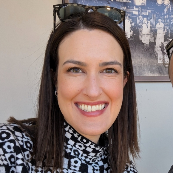 Meet your Posher, Lauren - Picture 1 of 1